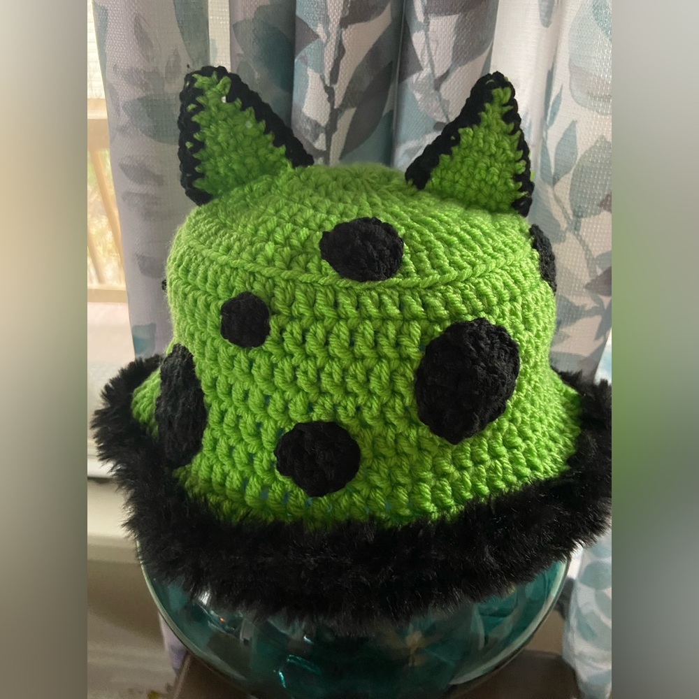 Crochet Alien Bucket Hat - Picture 2 of 4